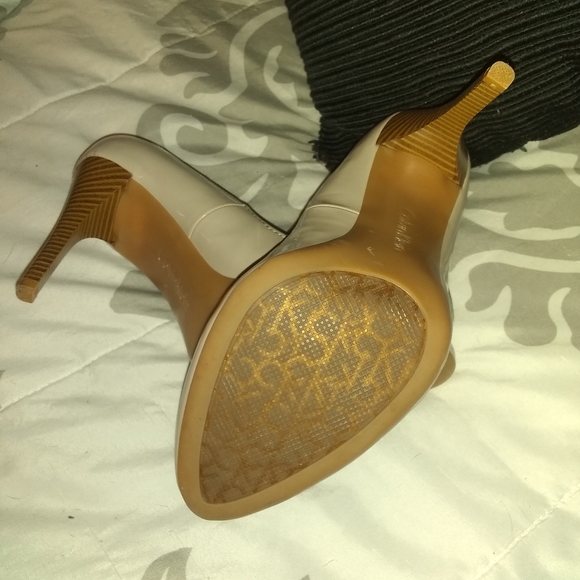 LIKE NEW Calvin Klein size 7 - Picture 4 of 9